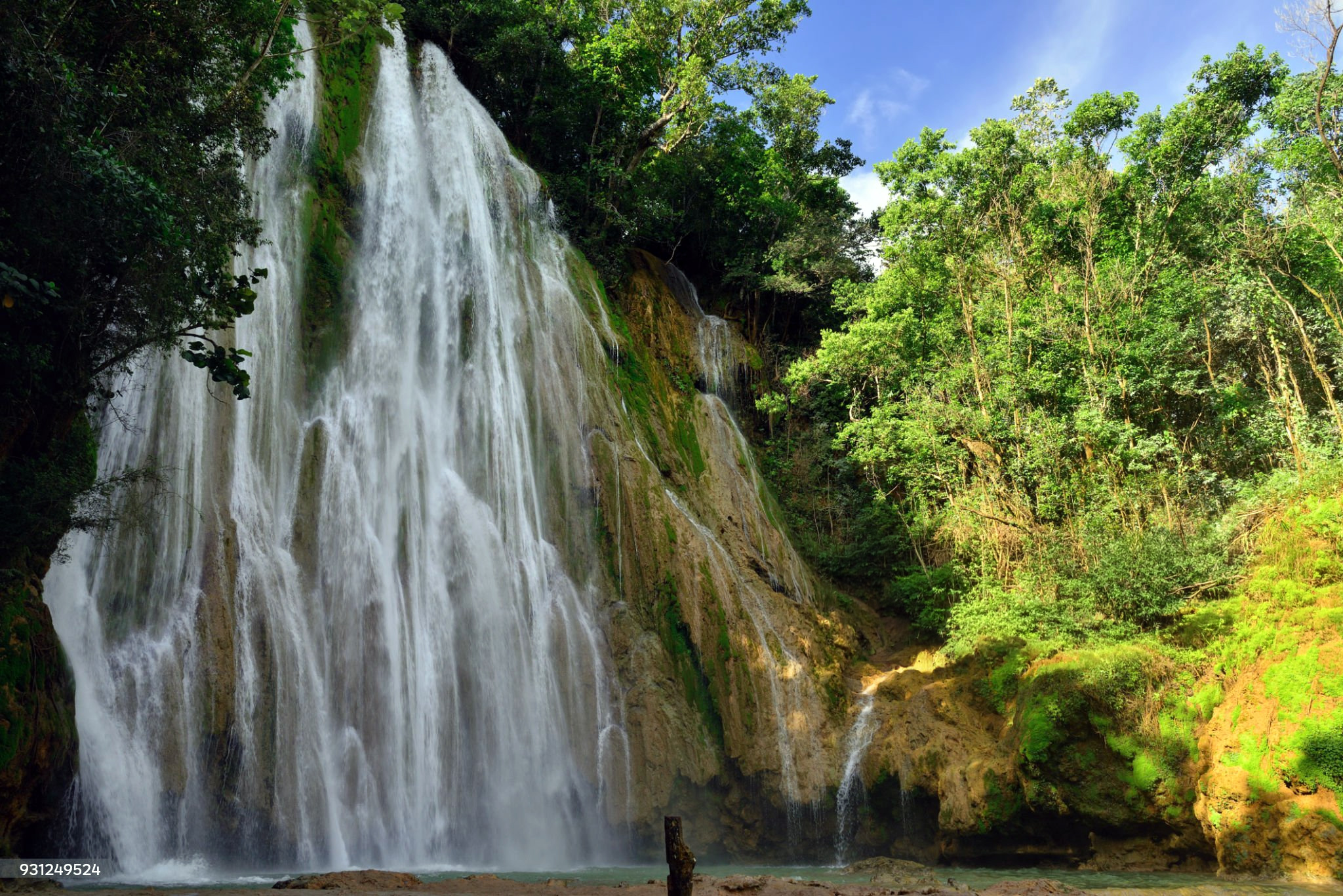 Cascada en la selva de República Dominicana